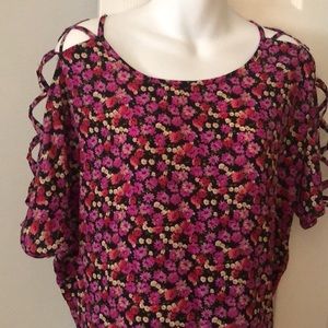 🌺4/$25🌺 Oversized Flower Blouse